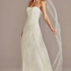 Wedding dress David’s Bridal size 6